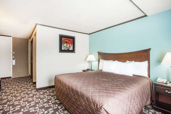  - Super 8 Hotel Daleville - I-81, Exit 150B