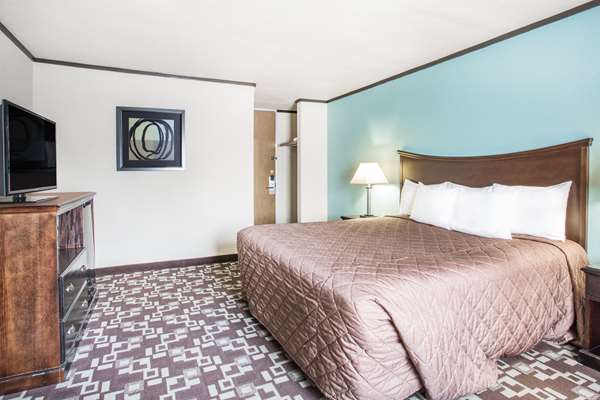  - Super 8 Hotel Daleville - I-81, Exit 150B