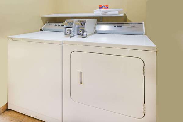  - Days Inn Rockford - I-39 & I-90, Exit 15