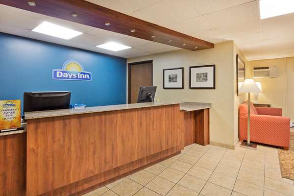  - Days Inn Rockford - I-39 & I-90, Exit 15