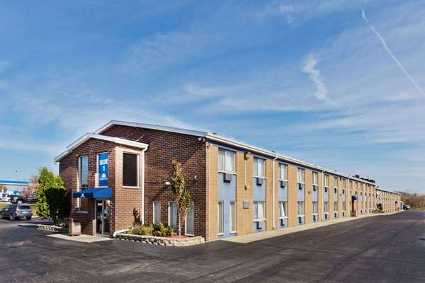 Exterior view - Days Inn Rockford - I-39 & I-90, Exit 15