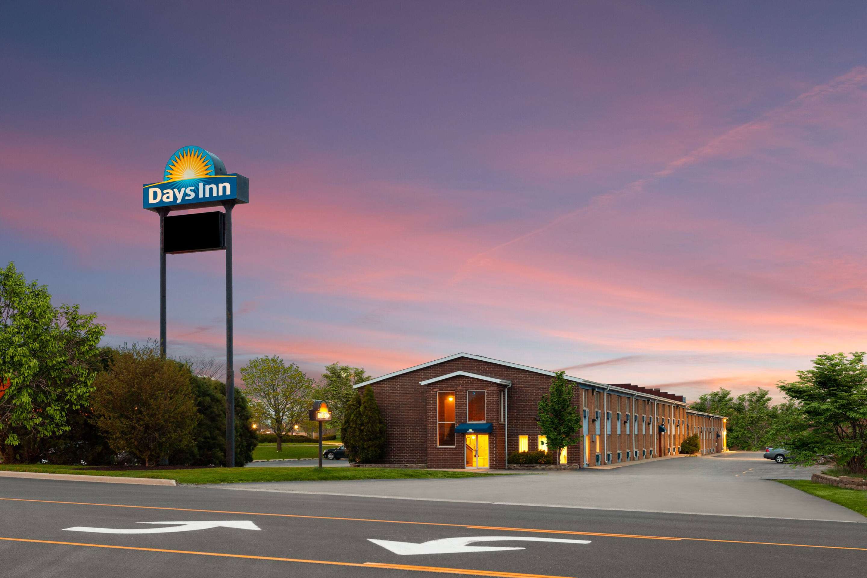 Exterior | Days Inn by Wyndham Rockford