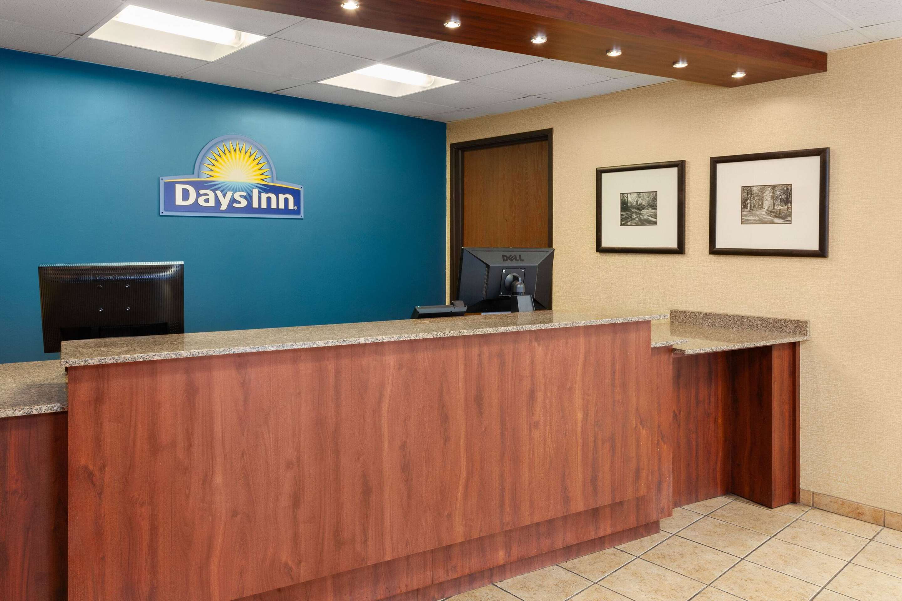 Reception | Days Inn by Wyndham Rockford