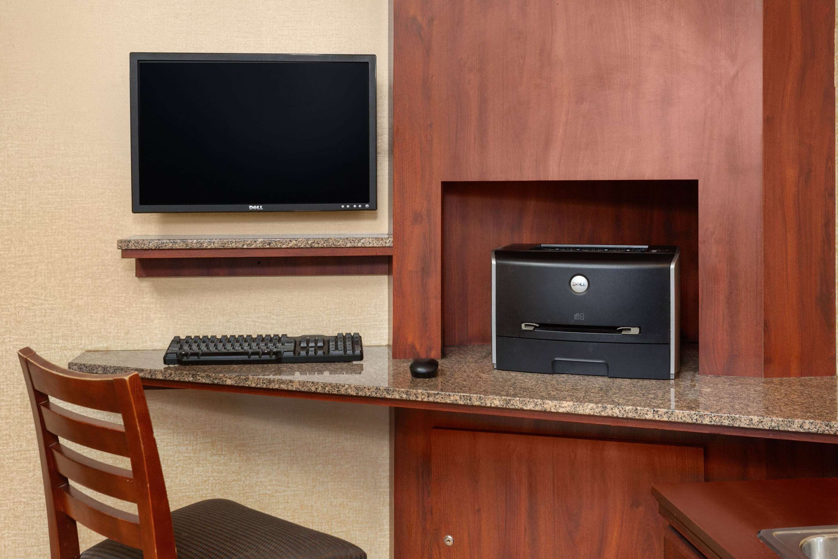 Business Center | Days Inn by Wyndham Rockford