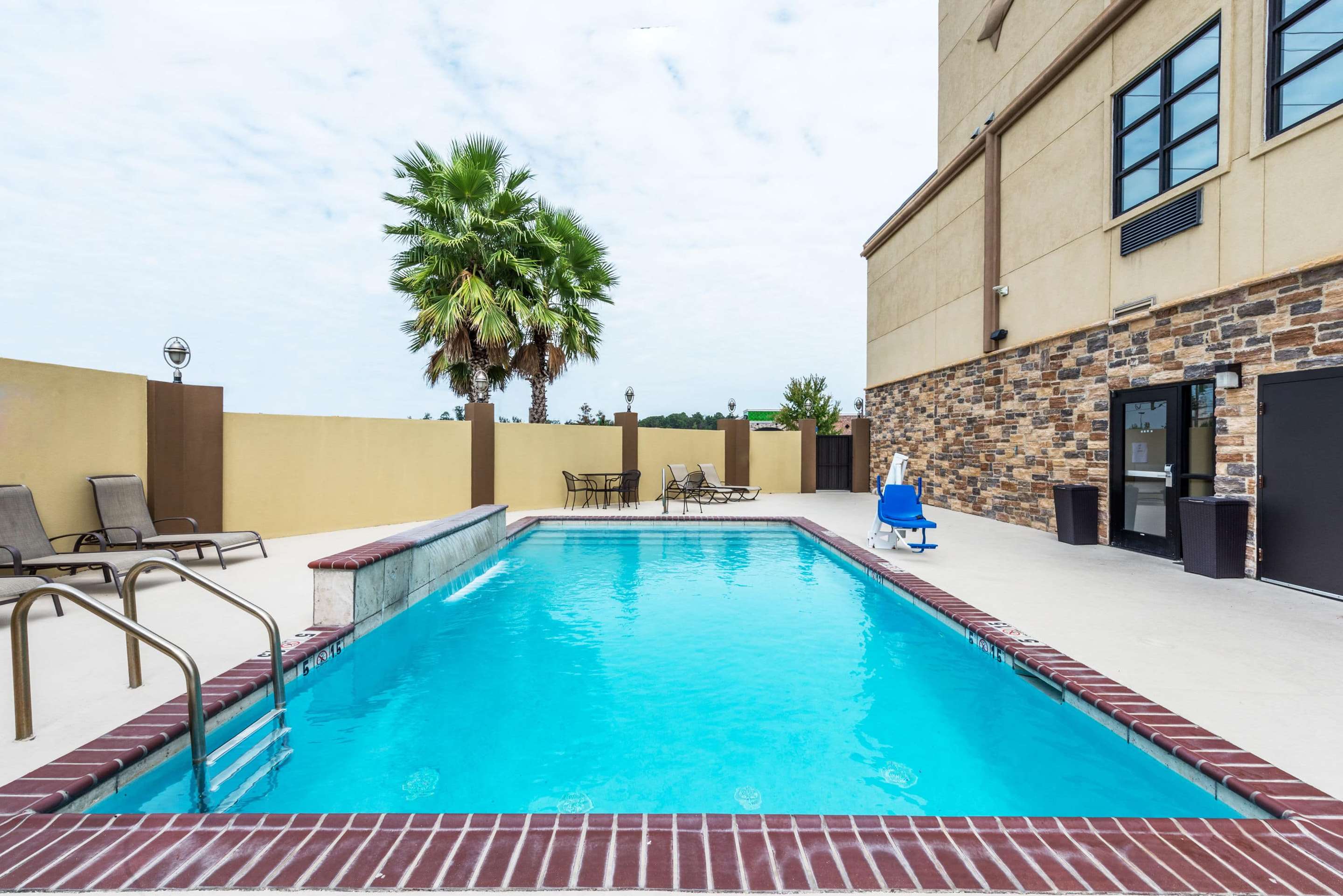 Pool | Wingate by Wyndham Lake Charles Casino Area