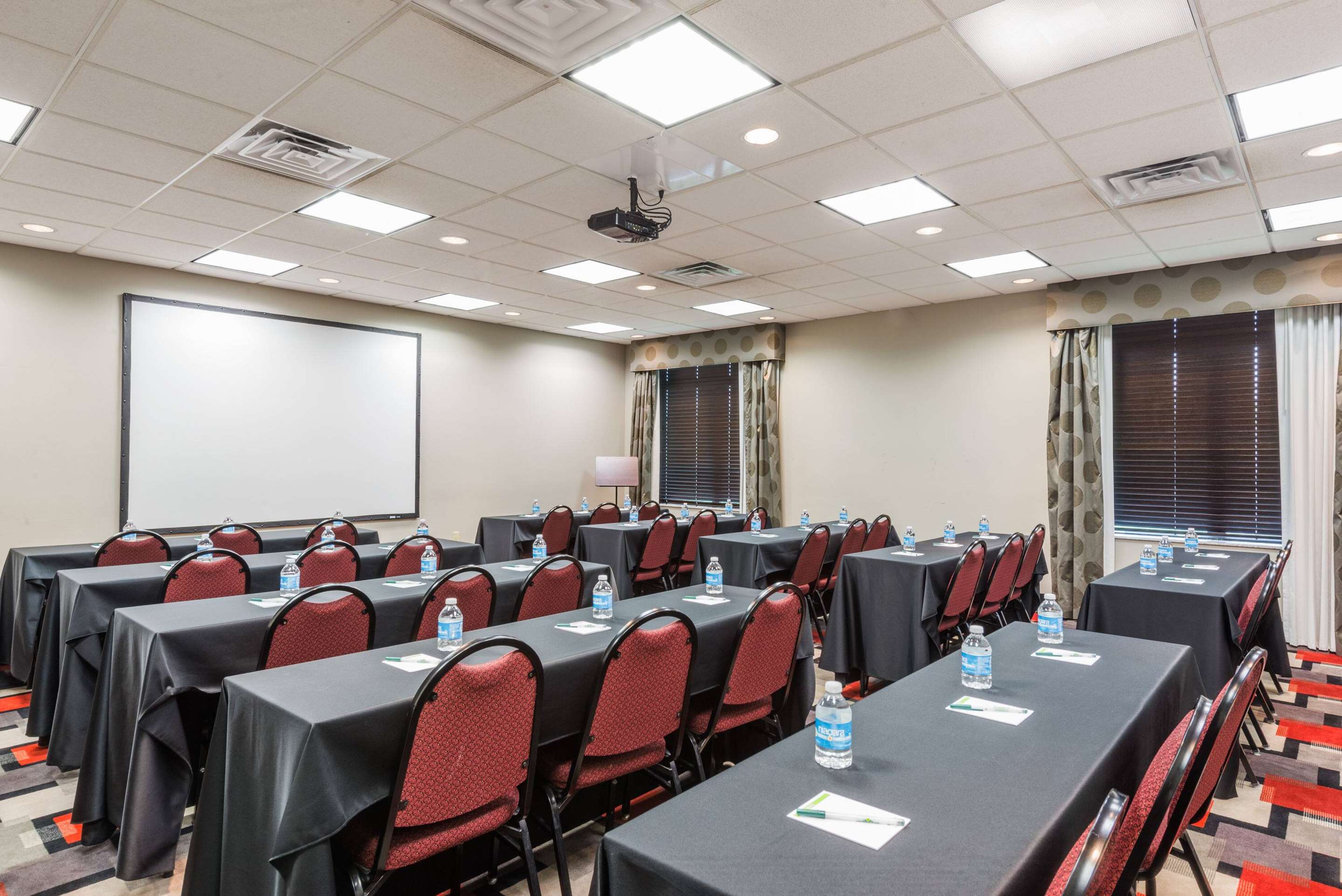 Conference Room | Wingate by Wyndham Lake Charles Casino Area