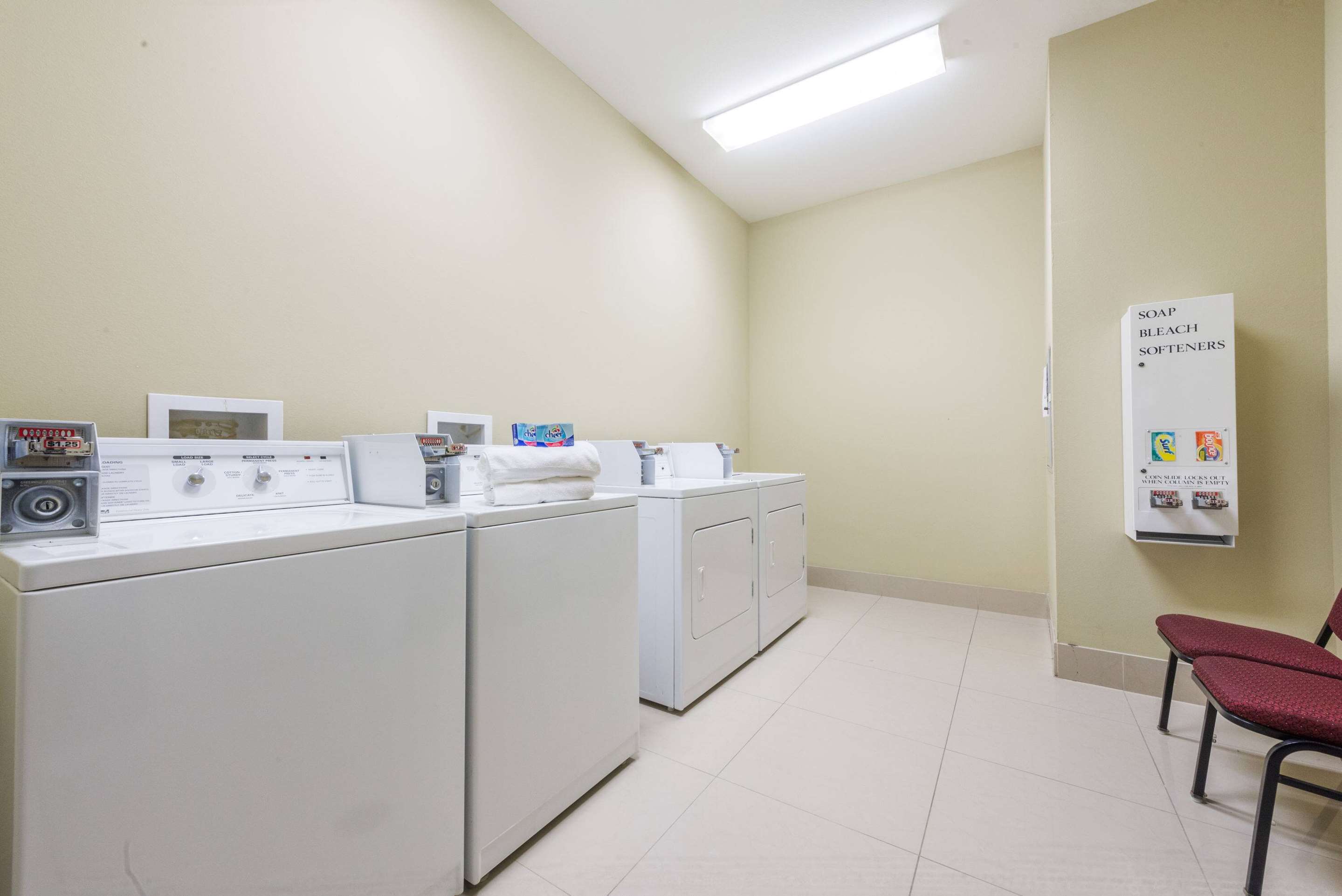 Guest Laundry | Wingate by Wyndham Lake Charles Casino Area