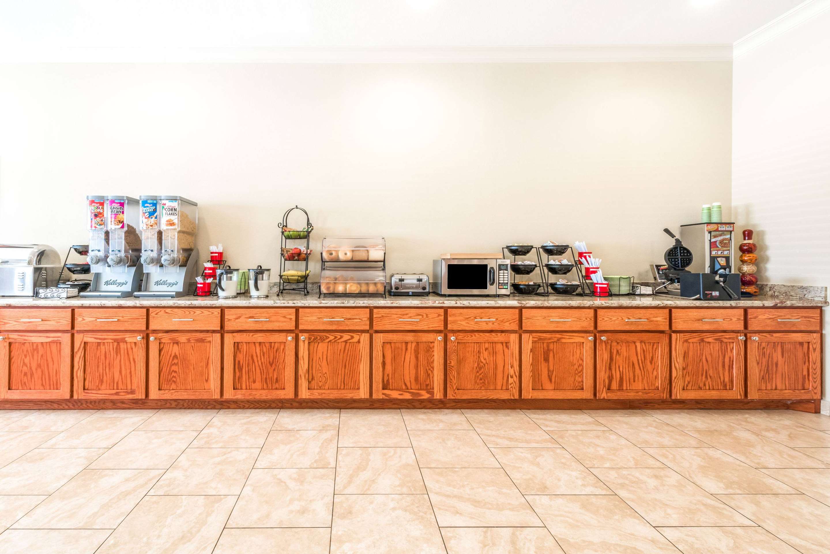 Breakfast Area | Ramada by Wyndham College Station