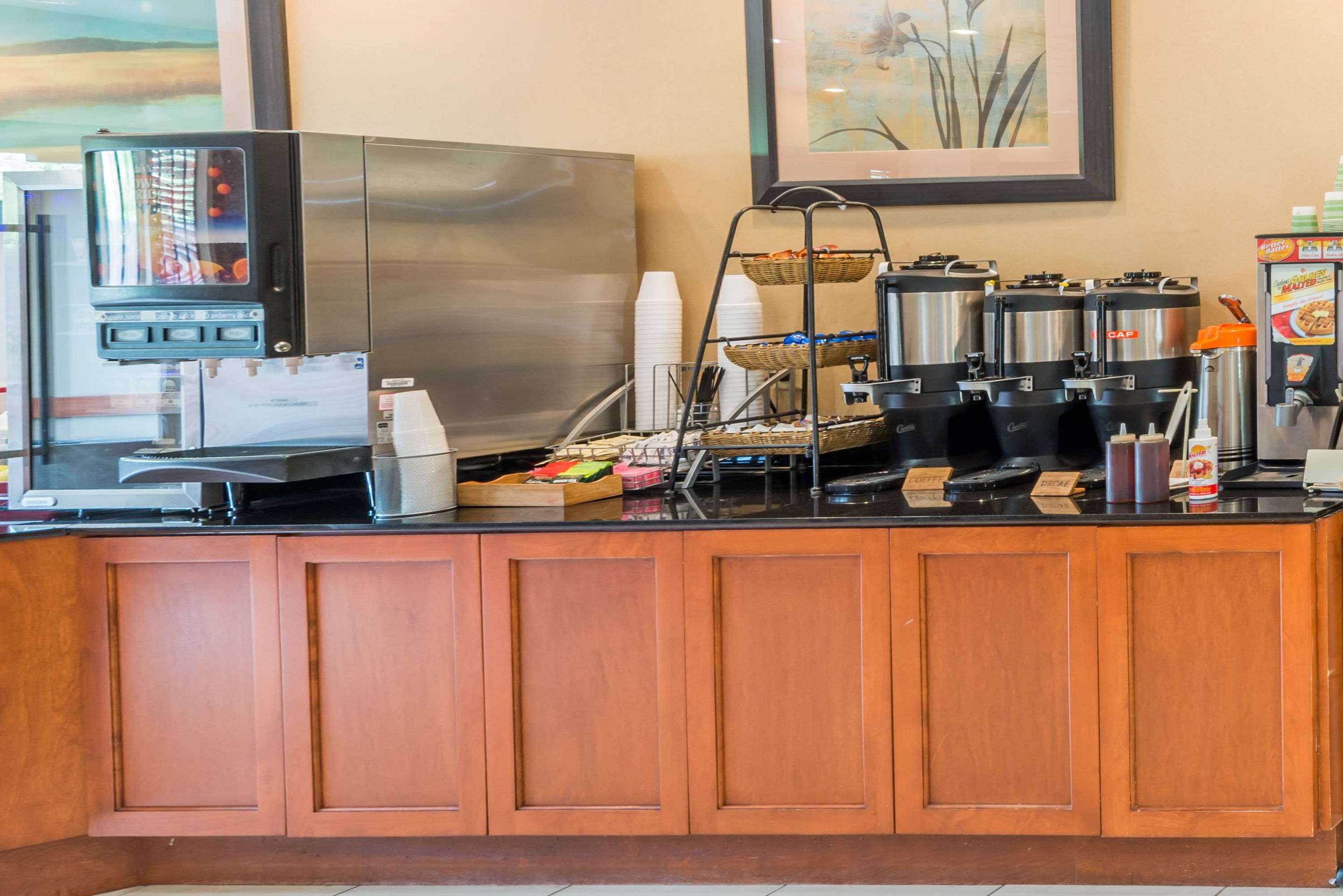 Breakfast Area | Wingate by Wyndham New Braunfels