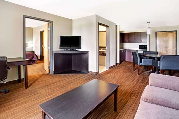 Suite - Super 8 Hotel Terrebonne