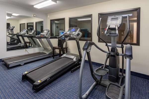 Fitness/ Exercise Room - Super 8 Hotel Terrebonne