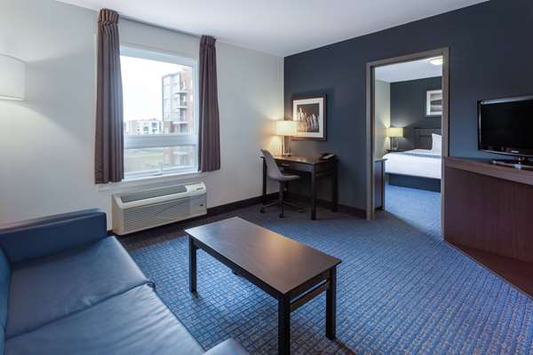 Suite - Super 8 Hotel Terrebonne