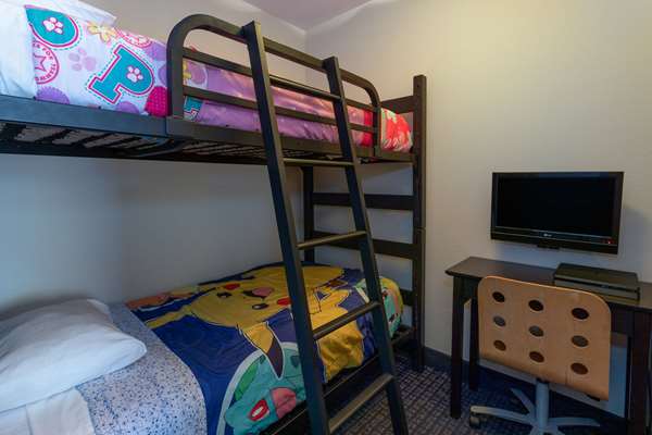 Suite - Super 8 Hotel Terrebonne