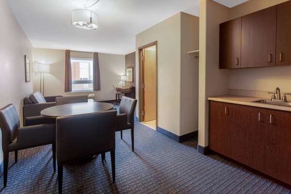 Suite - Super 8 Hotel Terrebonne