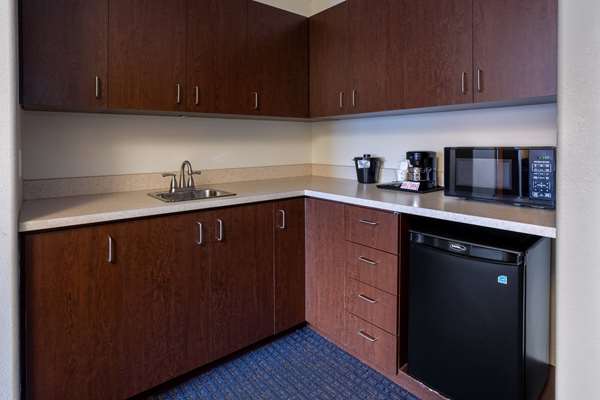 Suite - Super 8 Hotel Terrebonne