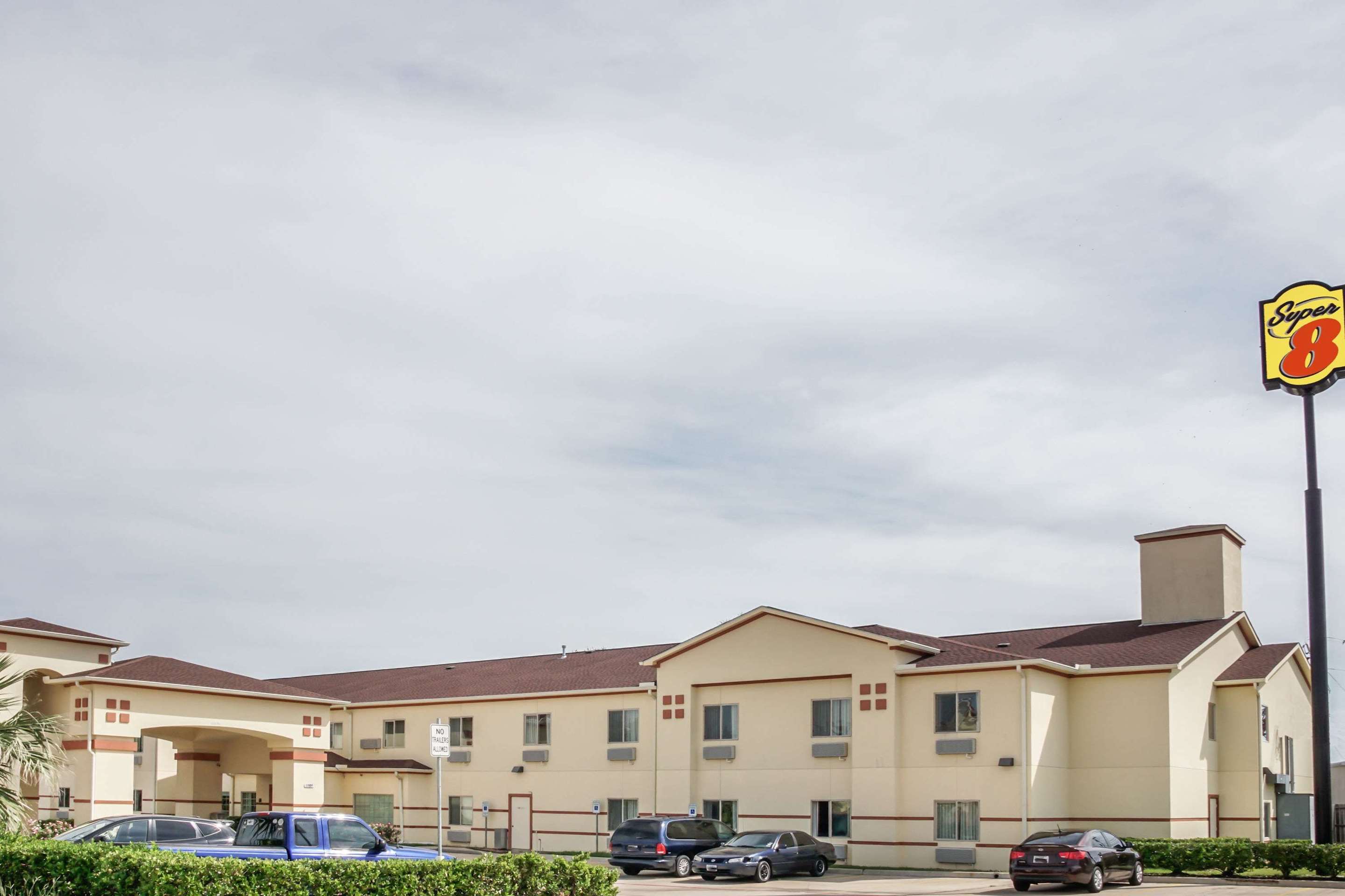 Welcome to the Super 8 Brenham | Super 8 by Wyndham Brenham TX