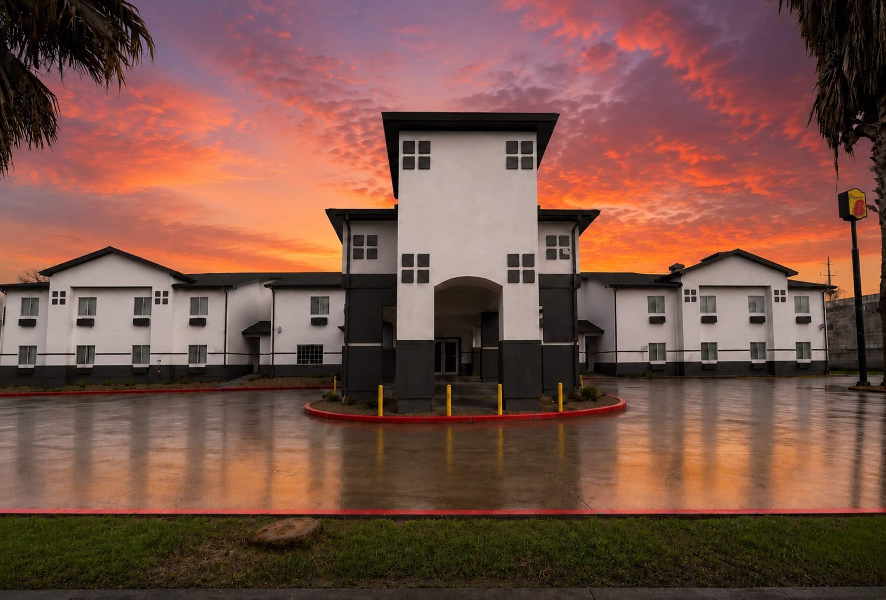 Exterior | Super 8 by Wyndham Brenham TX
