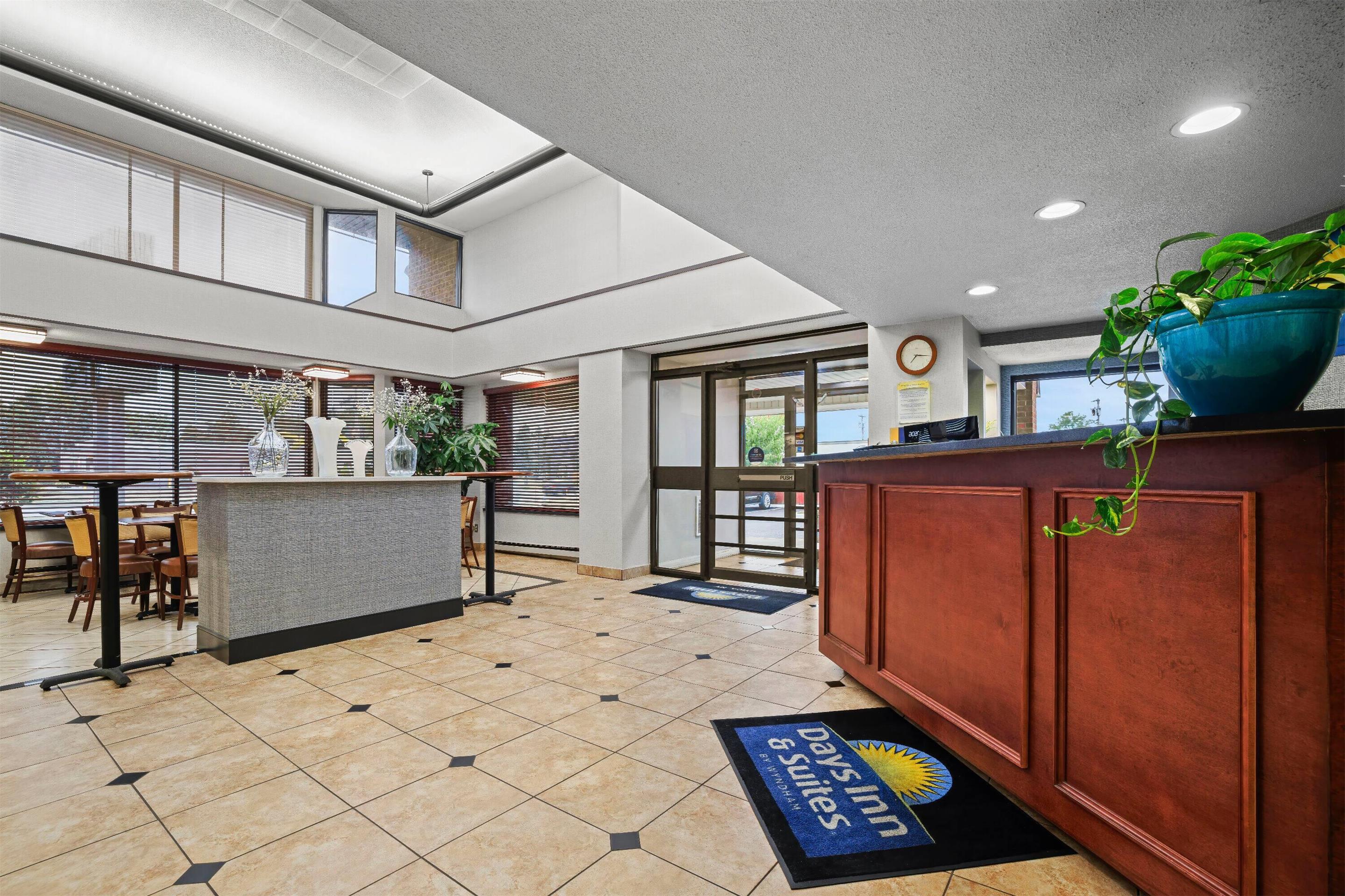 Reception | Days Inn by Wyndham Utica