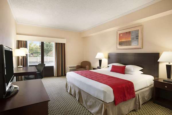  - Ramada Hotel Newark - I-95, Exit 3