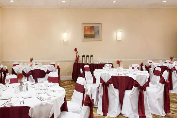  - Ramada Hotel Newark - I-95, Exit 3