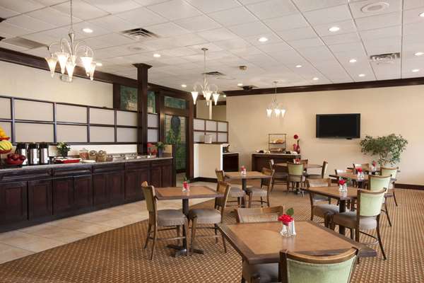  - Ramada Hotel Newark - I-95, Exit 3