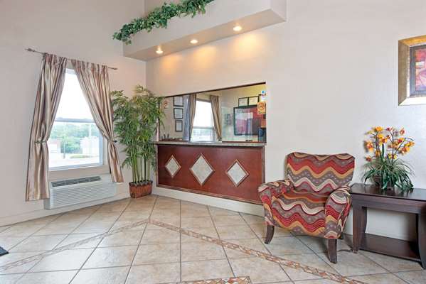  - Super 8 Motel Airport St Louis