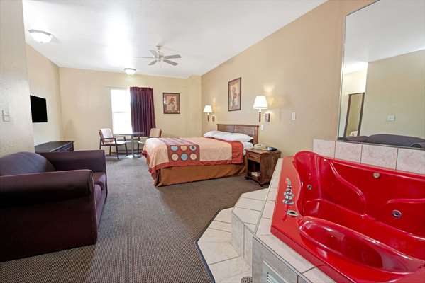  - Super 8 Motel Airport St Louis