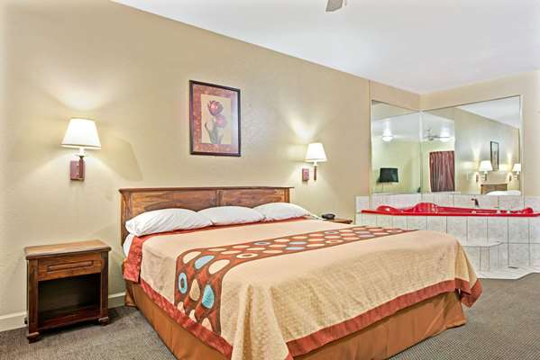  - Super 8 Motel Airport St Louis