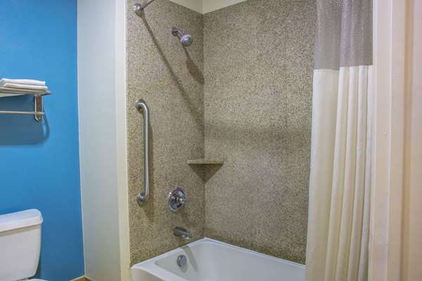  - Days Inn & Suites Humble