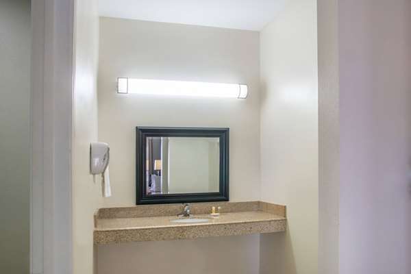  - Days Inn & Suites Humble