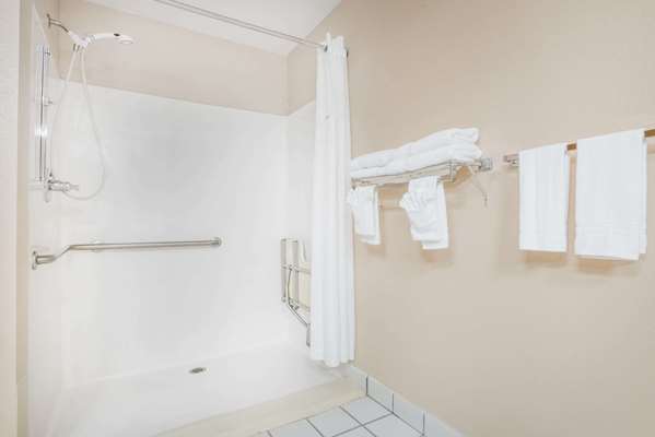  - Baymont Inn & Suites Indianapolis Airport Plainfield - I-70, Exit 66
