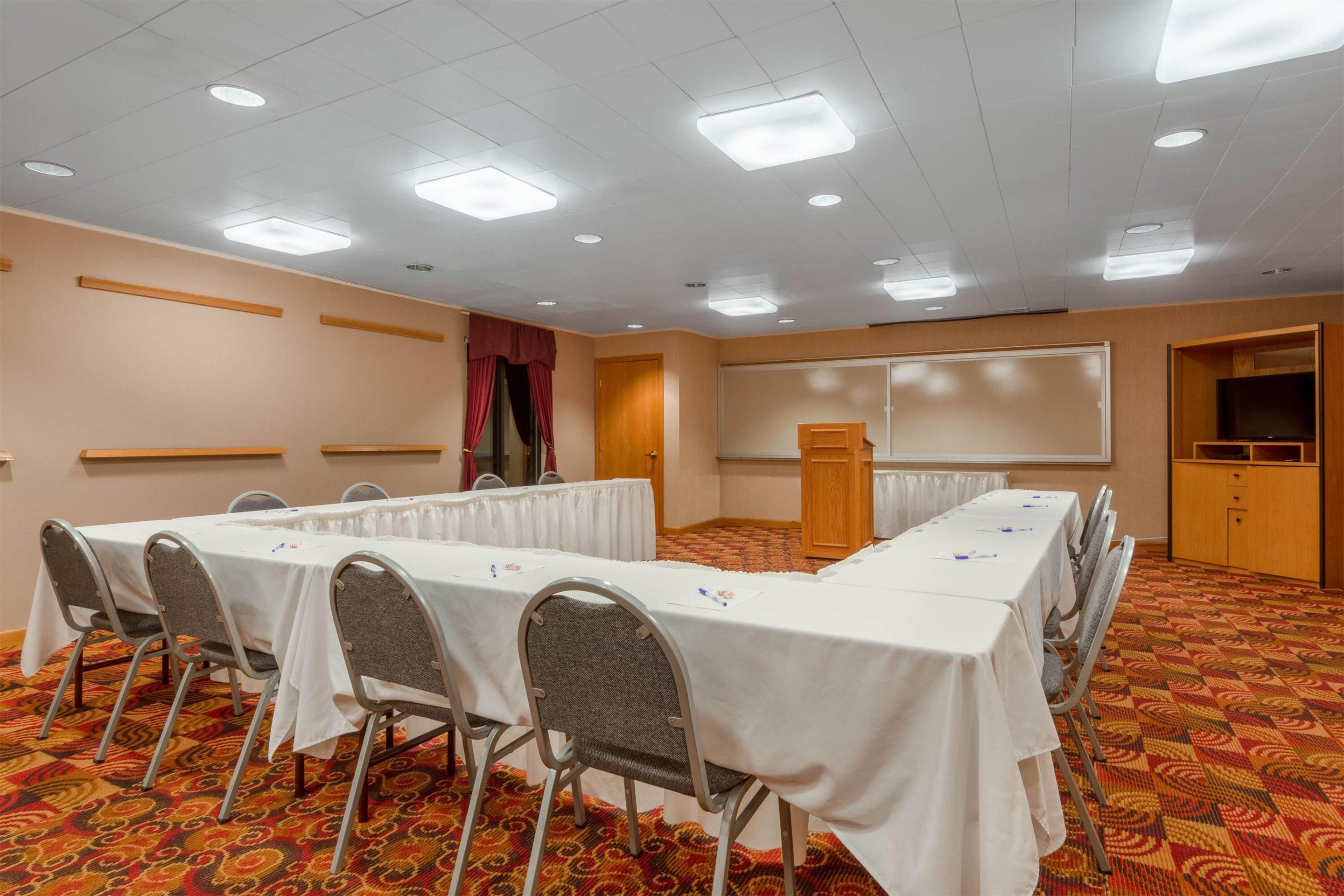 Meeting Room | Baymont by Wyndham Plainfield/ Indianapolis Arpt Area