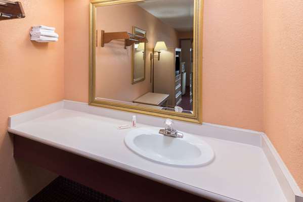  - Super 8 Motel Strongsville - I-71, Exit 231