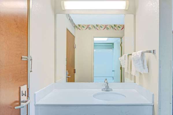  - Days Inn Louisburg