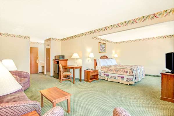 Suite - Days Inn Louisburg
