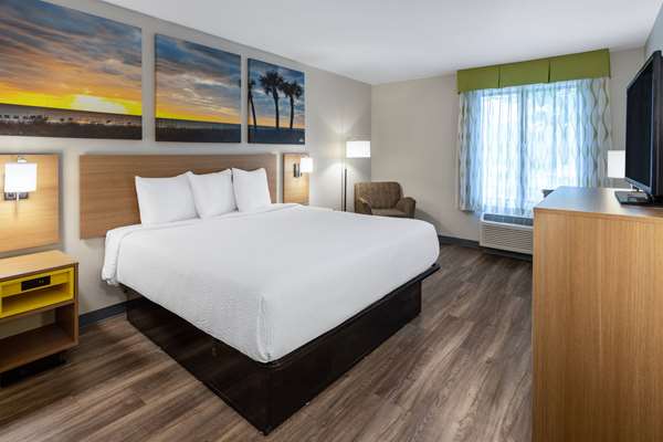  - Days Inn Louisburg