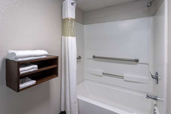  - Days Inn Louisburg