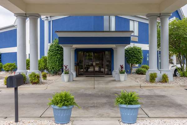 Exterior view - Days Inn Louisburg