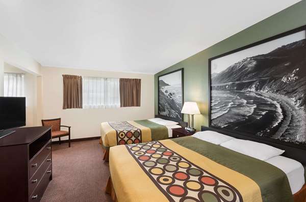  - Super 8 Motel Monterey