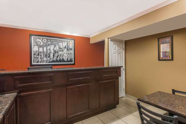  - Super 8 Motel Monterey