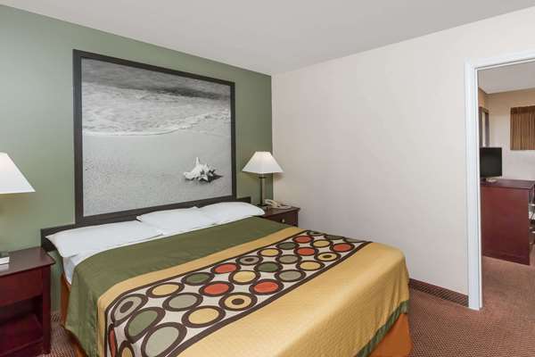  - Super 8 Motel Monterey