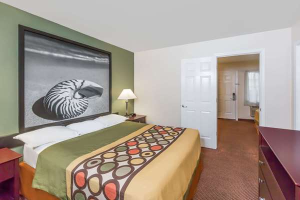  - Super 8 Motel Monterey