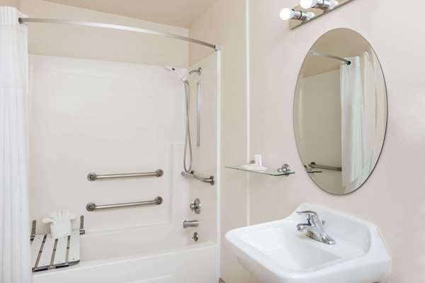  - Super 8 Motel Monterey