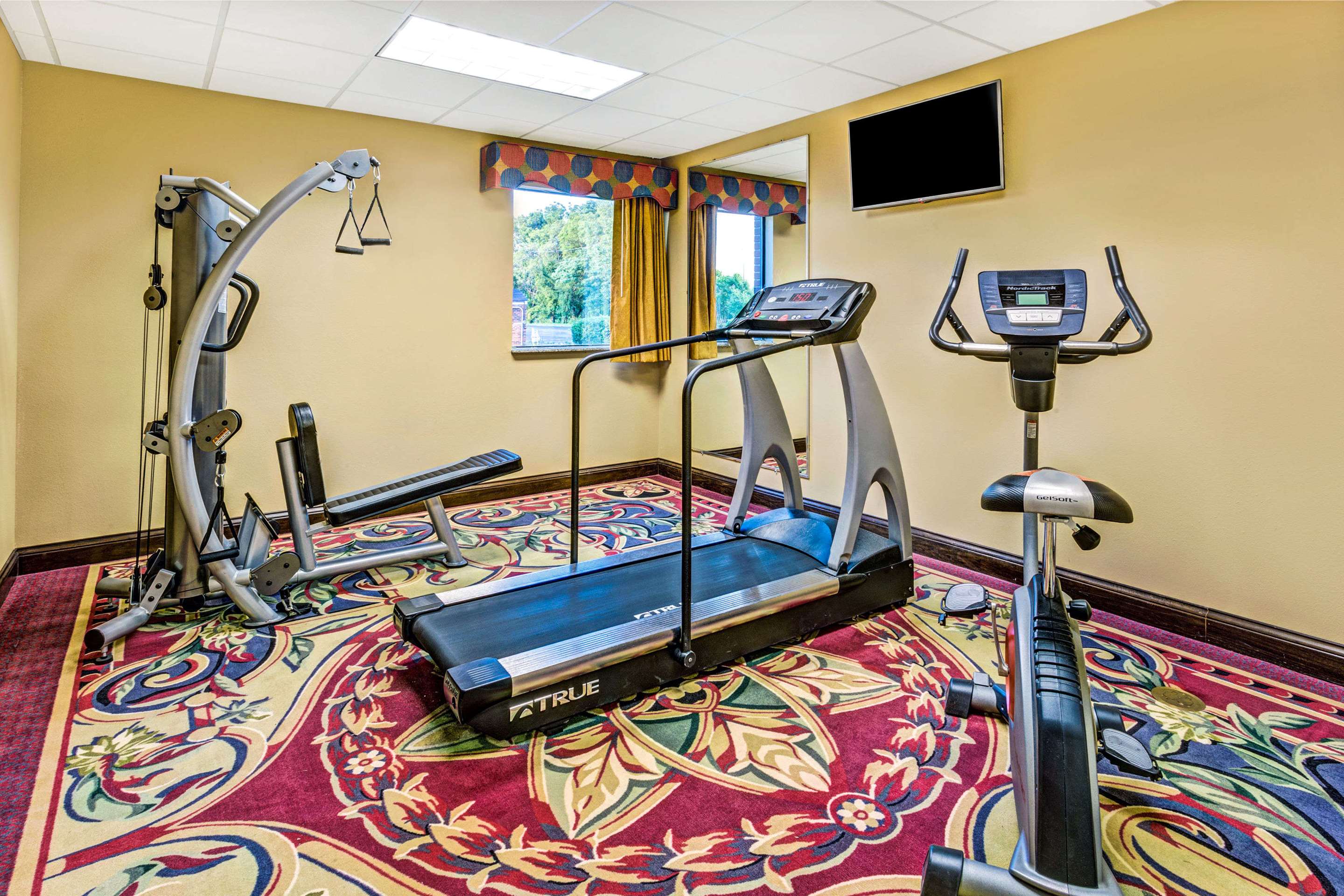 Fitness Center | Days Inn & Suites by Wyndham Jeffersonville IN