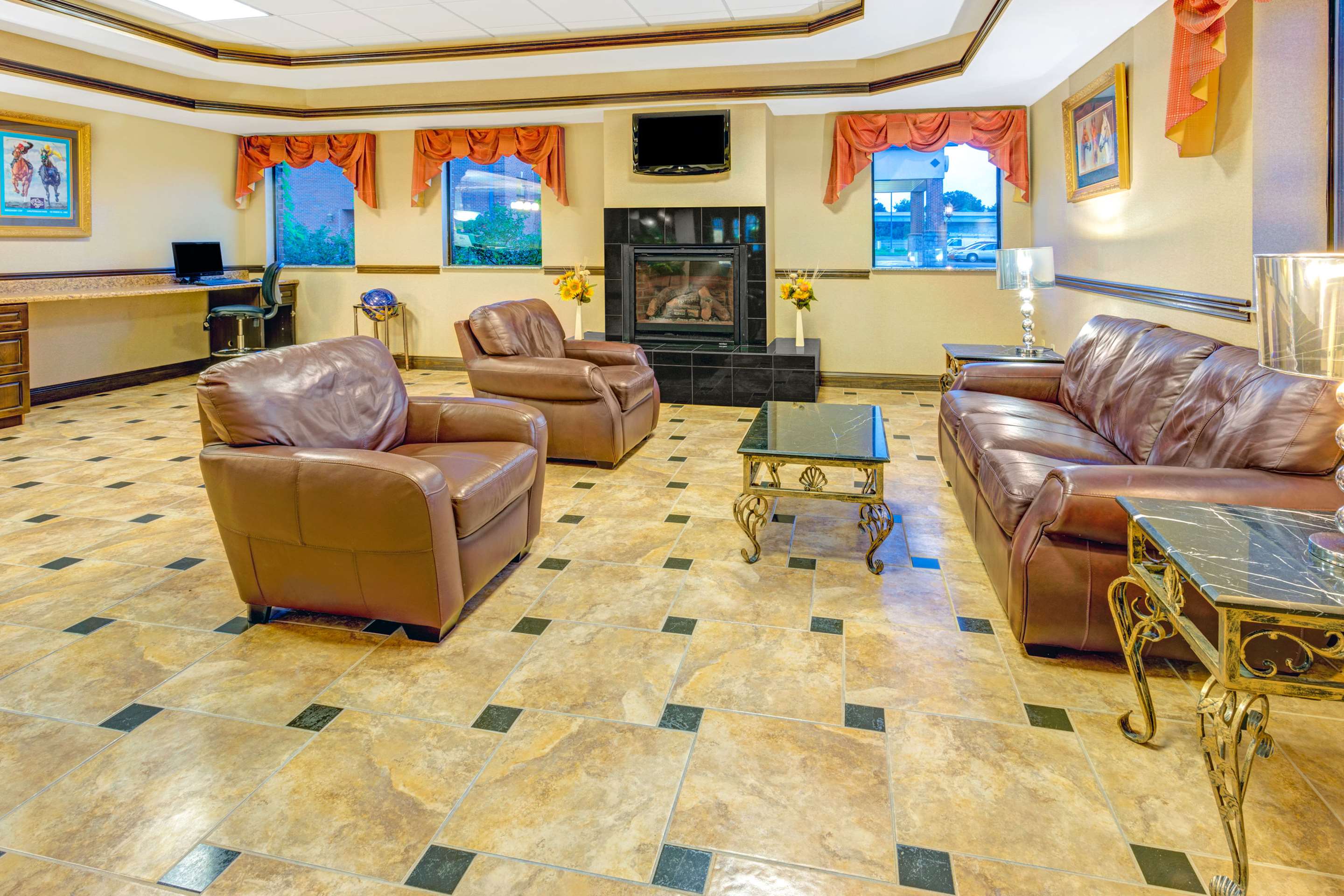 Lobby | Days Inn & Suites by Wyndham Jeffersonville IN