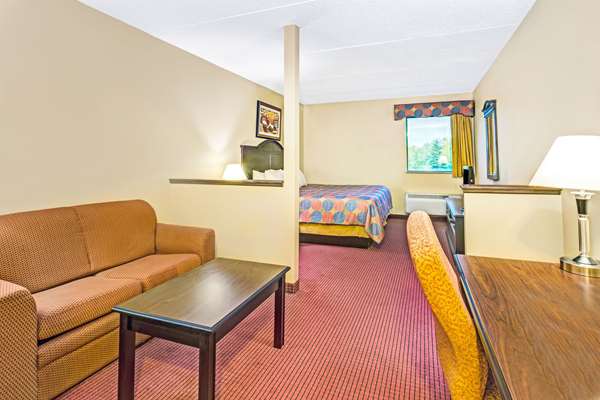 Suite - Days Inn & Suites Jeffersonville - I-65, Exit 2
