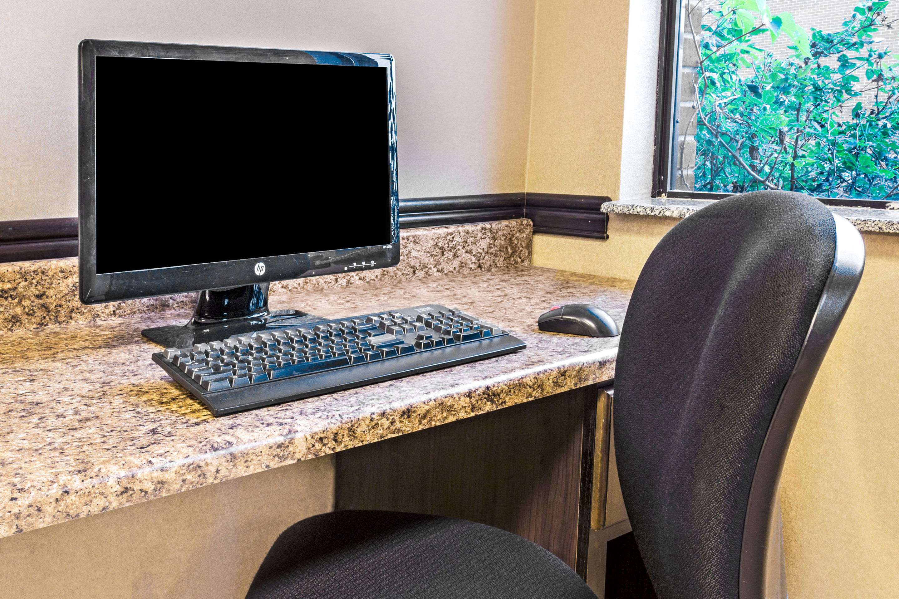 Business Center | Days Inn & Suites by Wyndham Jeffersonville IN