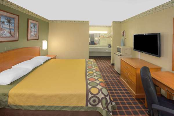  - Super 8 Motel Shreveport - I-20, Exit 13