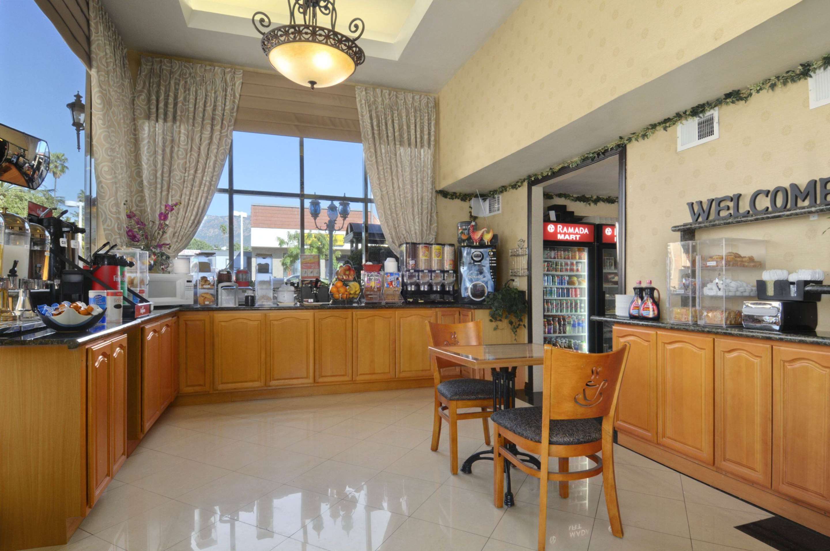 Breakfast Area | Ramada by Wyndham Pasadena