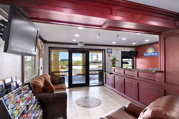  - Days Inn Moore Oklahoma City - I-35, Exit 120